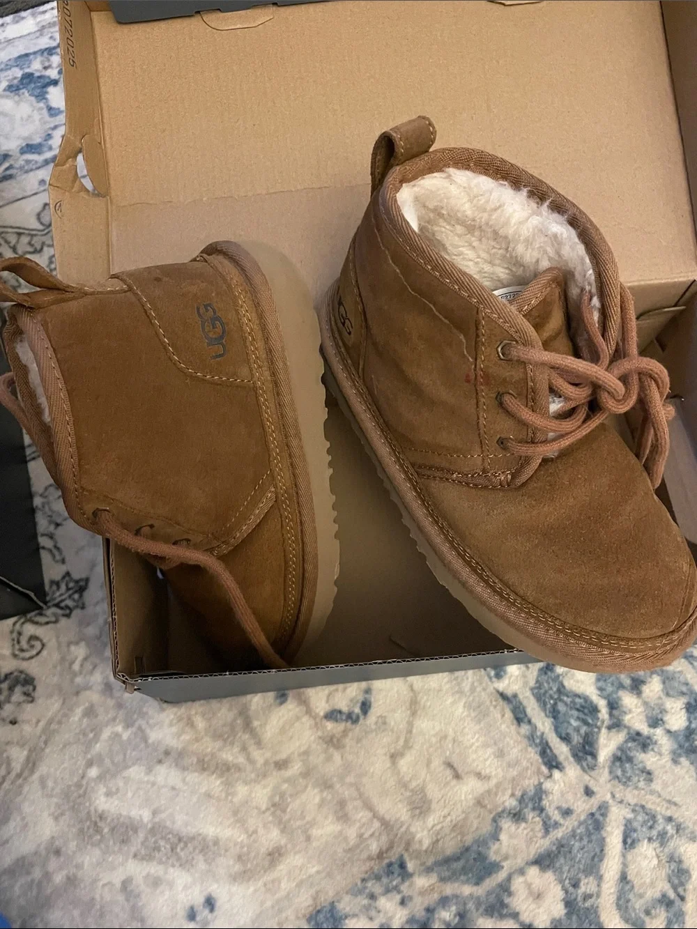 UGG Kids Chestnut Suede Shearling-Lined Chukka Boots